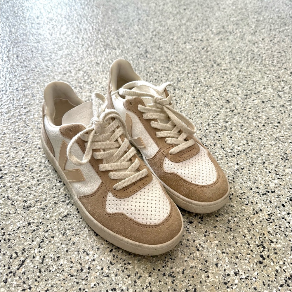 Veja Women's Sneakers in Cream/beige and White size 7